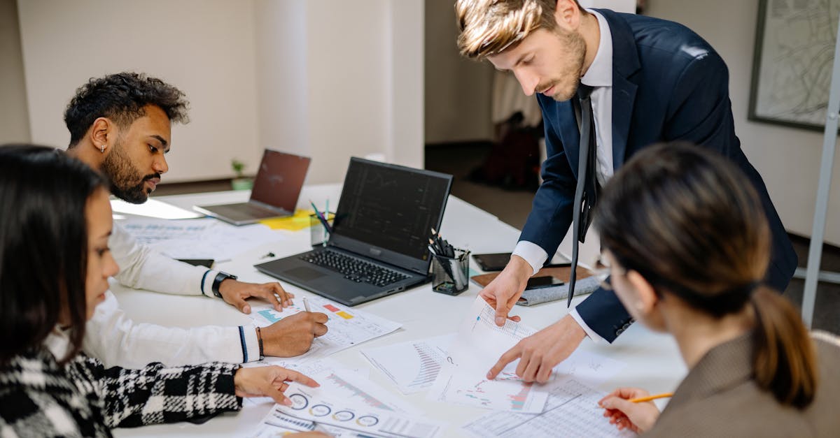 老微信号码批发：短信市场：新机遇与挑战